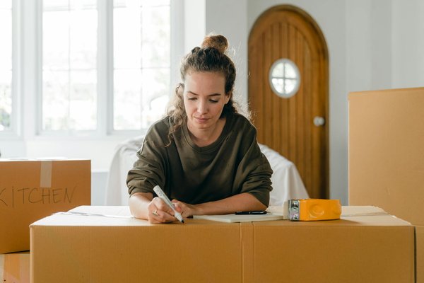 Adoptez le style minimaliste : Découvrez les atouts essentiels pour transformer votre espace intérieur !